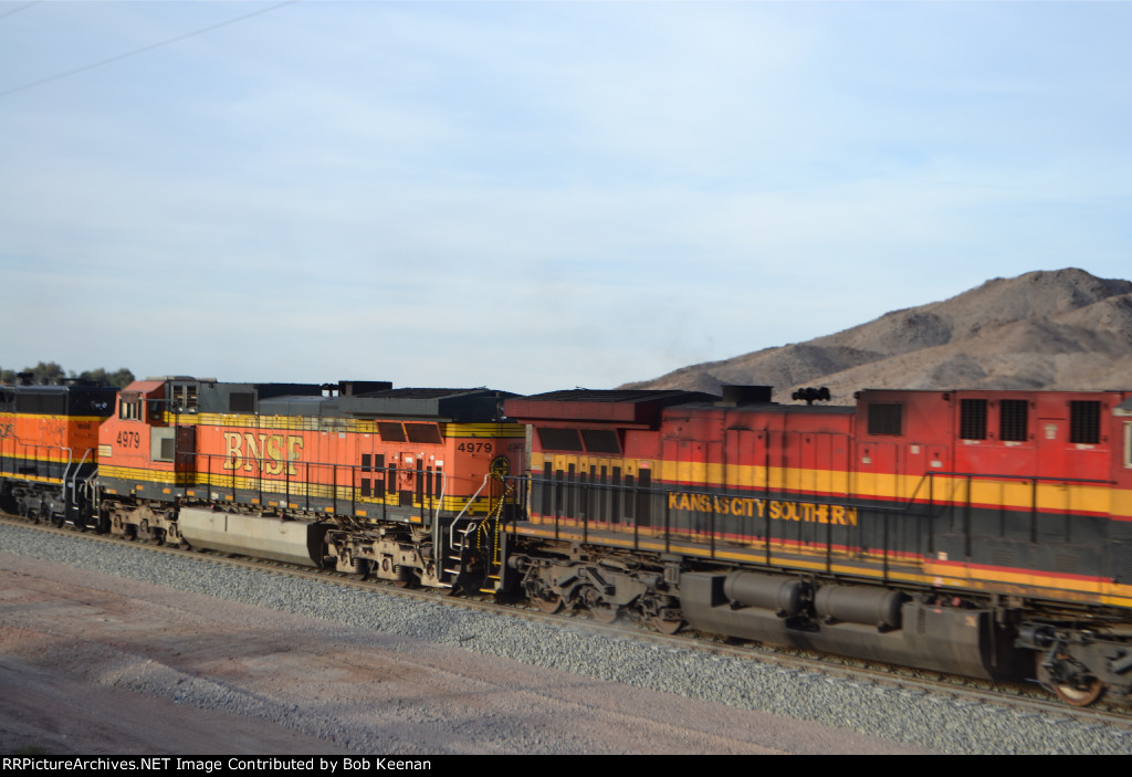 BNSF 4979